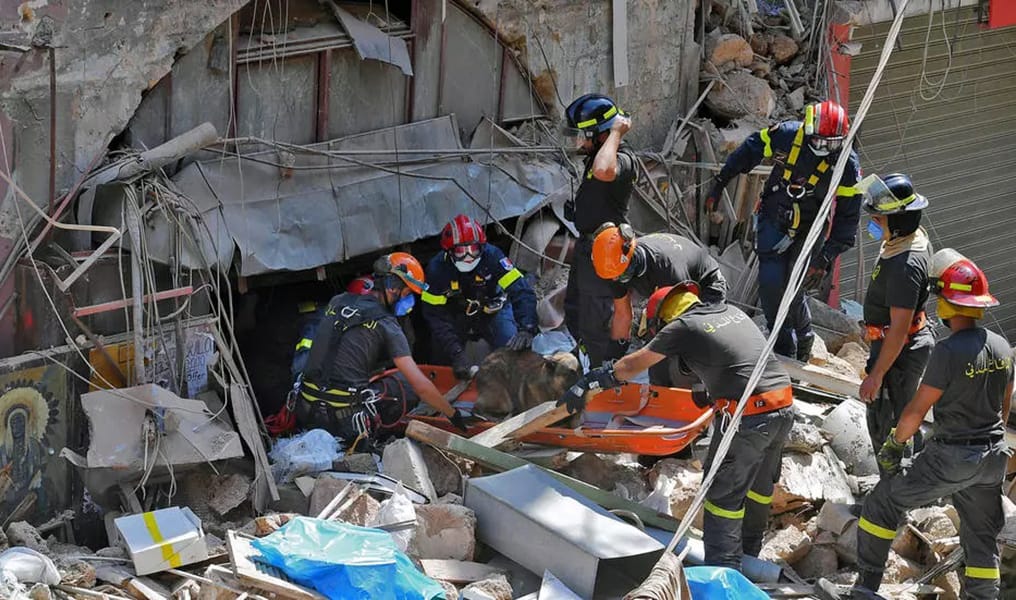 A un mes de explosión en Beirut rescatistas chilenos detectaron latidos bajo escombros