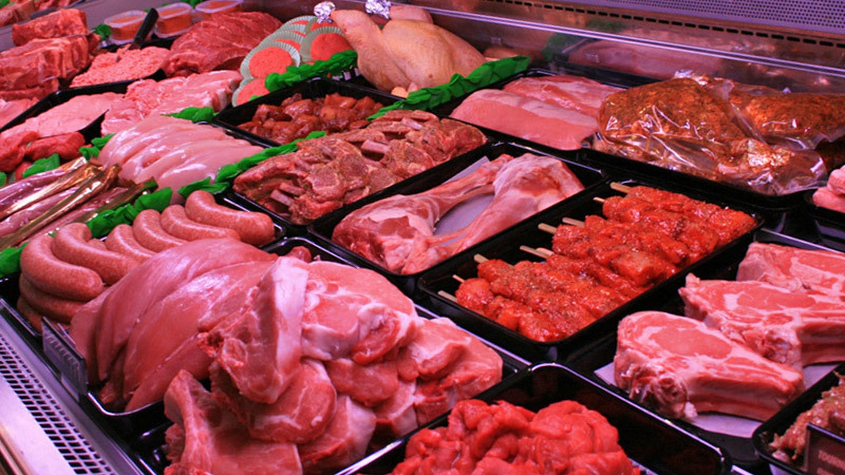 Gobierno confirma problemas con abastecimiento de carne del Biobío al sur por paro de camioneros