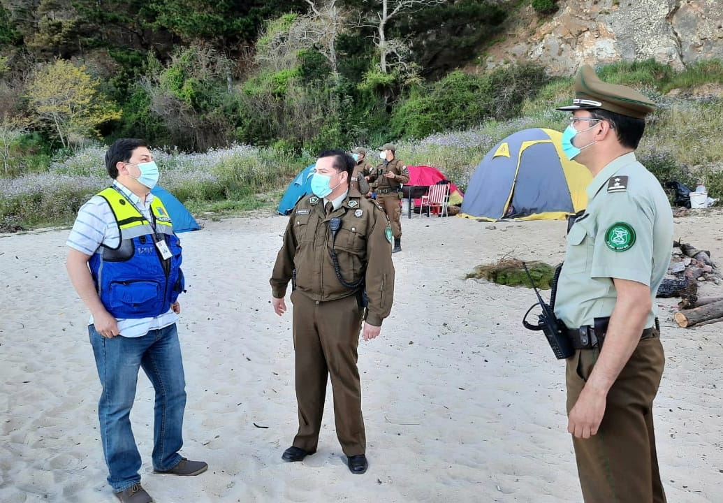 Nuevamente en Ramuntcho: Fiscalizan a decena de personas rompiendo la cuarentena en la playa