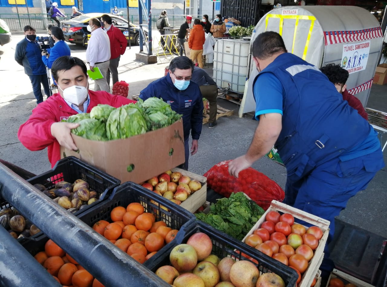 Donan 500 kilos de alimentos y 10 mil mascarillas en Biobío por día de las Frutas y Verduras