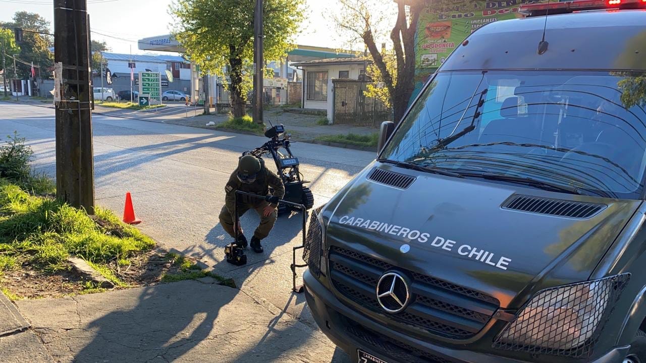Artefacto sospechoso y ataque incendiario a automotora en Concepción movilizó a Carabineros