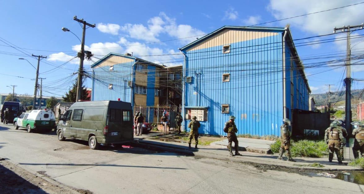 Megaoperativo policial en Chiguayante: allanaron seis casas y decomisaron armas, droga y dinero