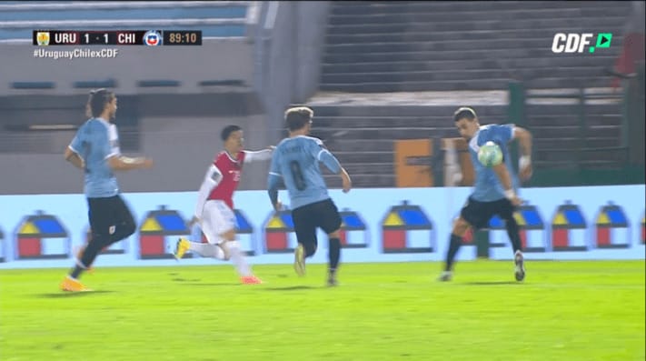 “No te creo la mano que se comió”: La reacción de las estrellas de la Roja tras partido con Uruguay