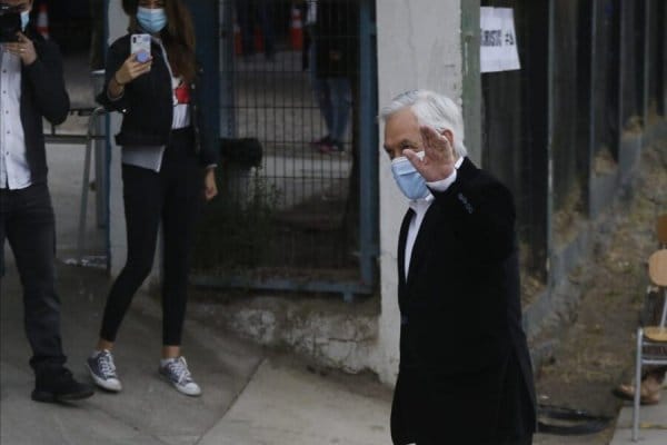 Plebiscito 2020: Presidente Sebastián Piñera llegó a votar a la comuna Las Condes