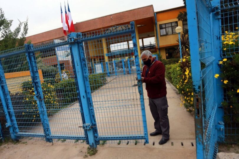 Mario Aguilar tilda de “papelón” el retorno a clases: “No es una política adecuada forzar a la gente”