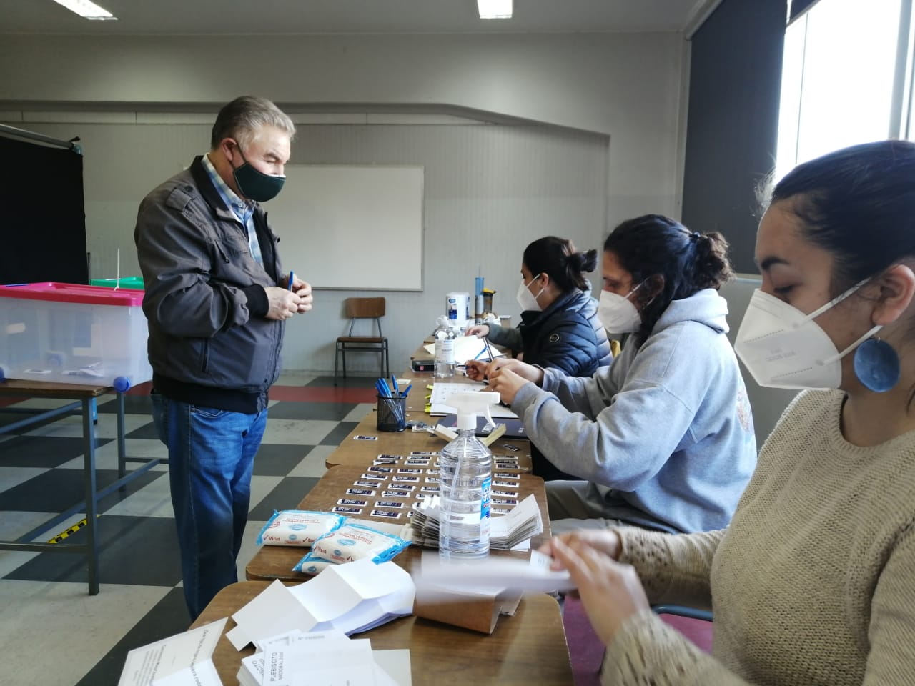 Comenzó apertura de las 4.322 mesas receptoras de sufragio para segunda vuelta en el Biobío