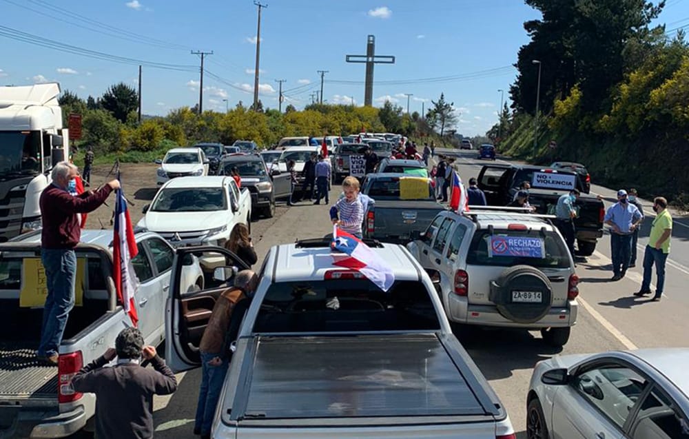 Camioneros de Los Ángeles se manifiestan en la Ruta 5 Sur por asesinato de trabajador en Collipulli