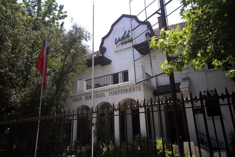 UDI junta firmas para que TC declare inconstitucional proyecto que castiga negacionismo de dictadura