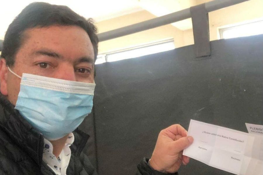 Diputado Fuenzalida se tomó foto con la papeleta del voto y la publicó en Instagram