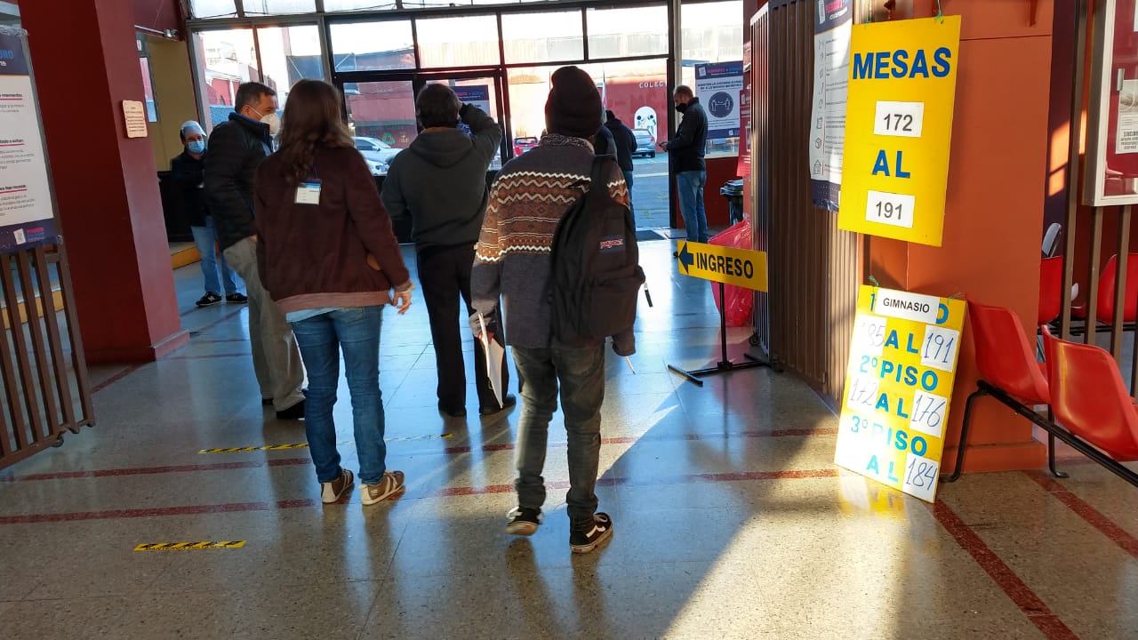 Plebiscito 2020: Votantes denuncian lenta constitución de mesas en Concepción