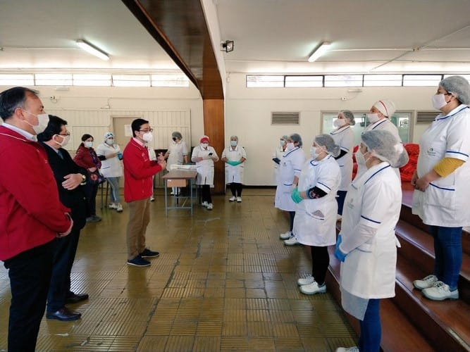 Gobierno reconoce labor de manipuladoras de alimentos y anuncia mejoras en condiciones laborales