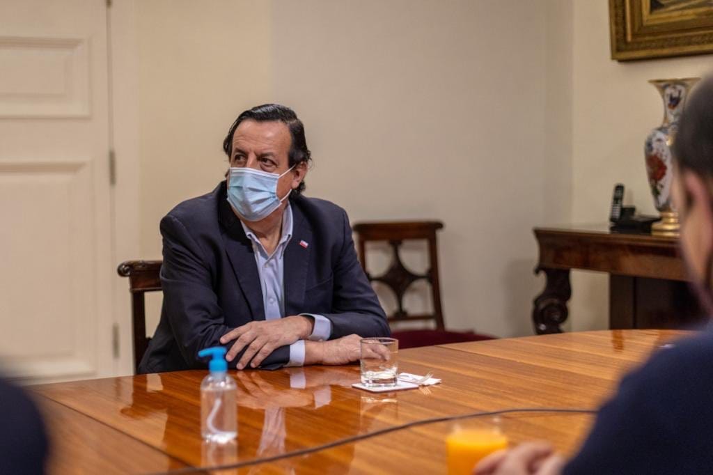 Ministro del Interior: “Esperamos que las personas con COVID-19 se queden en sus casas”