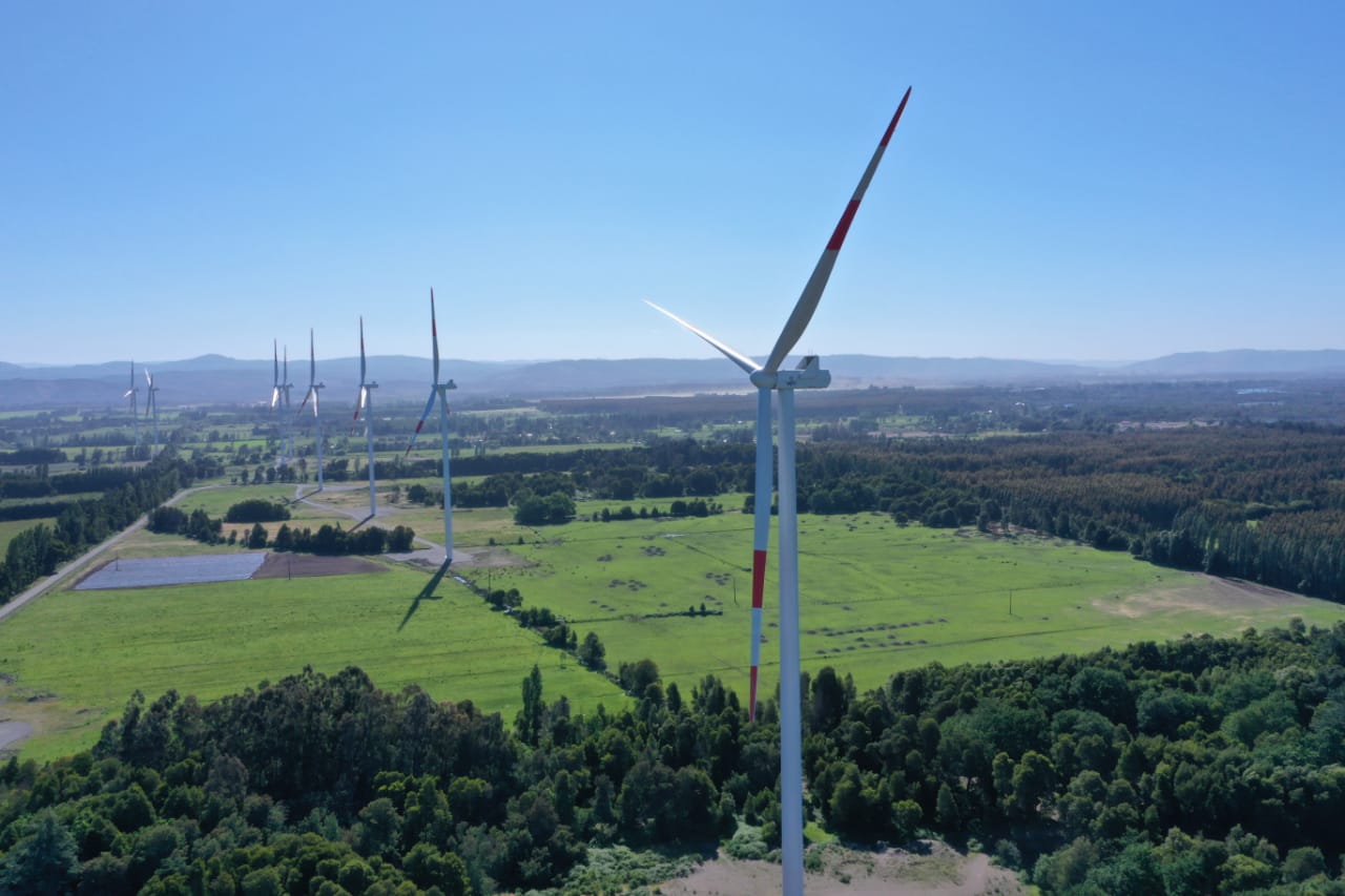 Parque eólico en Negrete entregará energía limpia a cerca de 50 mil familias en Chile