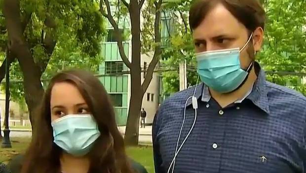 Pareja tendrá que pagar cerca de $2 millones y medio por sacarse la mascarilla en parque de Las Condes