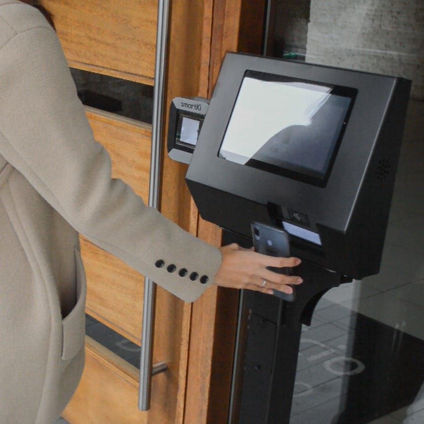 Chilenos crean aplicación que controla accesos a los edificios