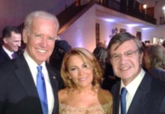 Joaquín Lavín se sumó a felicitaciones a Joe Biden: “Esta foto la sacamos con Cathy Barriga”