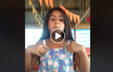 Niña convenció a empresas de fabricar pañales más grandes para su prima postrada en Santa Juana