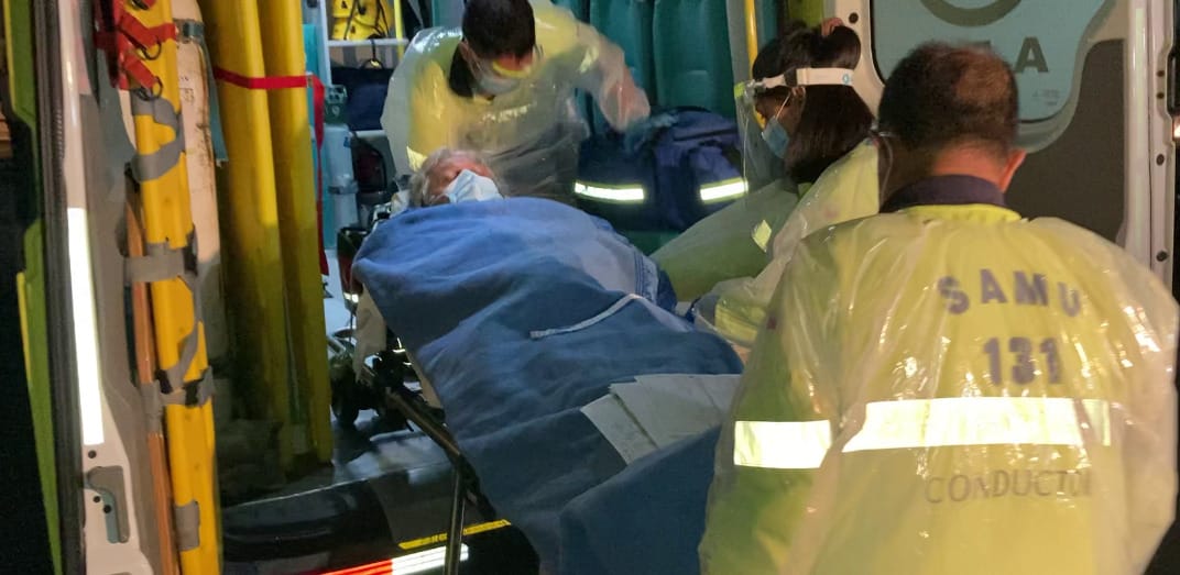 Senador Alejandro Navarro se encuentra en la UCI tras cirugía cardíaca de emergencia