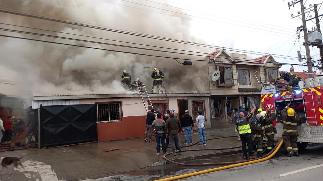 Incendio consumió totalmente cuatro viviendas en pabellón de Lota