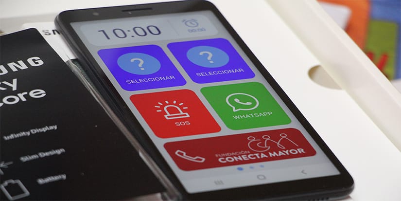 Municipio de Los Ángeles comenzó a repartir cerca de 900 celulares a adultos mayores por campaña “Vamos Chilenos”