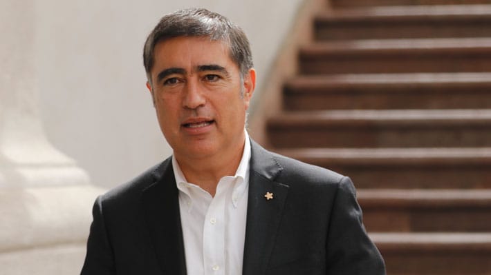 Desbordes solicitó cerrar fronteras aéreas  de Chile