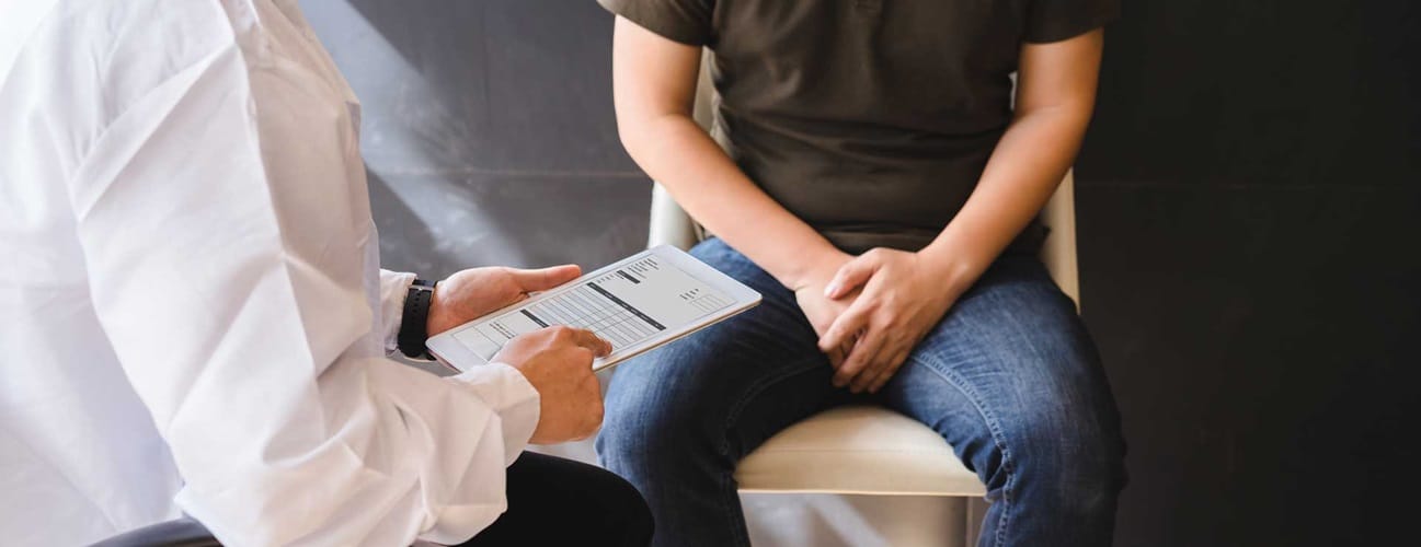 Médico advierte que hombres podrían sufrir disfunción eréctil debido al covid-19