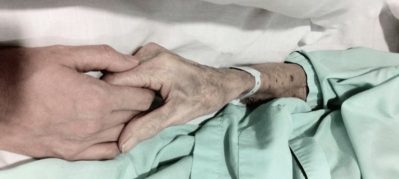 Con mayoría absoluta se aprobó en España el derecho a la eutanasia