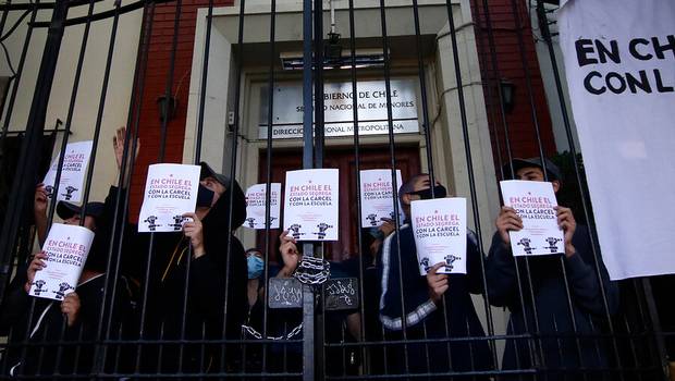 Secundarios se toman sede Sename y piden libertad a presos del estallido: “La PDT no se va a dar sin ellos”