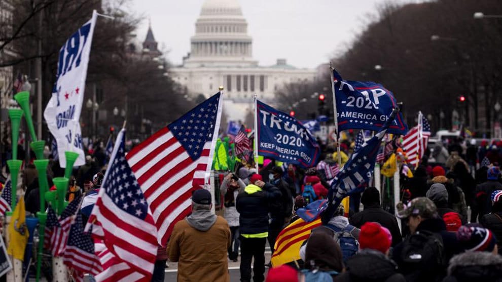 Manifestantes Pro-Trump invaden el Capitolio y obligan a suspender certificación de victoria de Biden