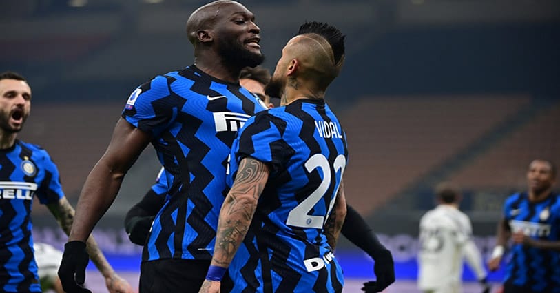 “Mi intención nunca fue besar el escudo de otro equipo”: Arturo Vidal sale a aclarar polémica por besar escudo de Juventus