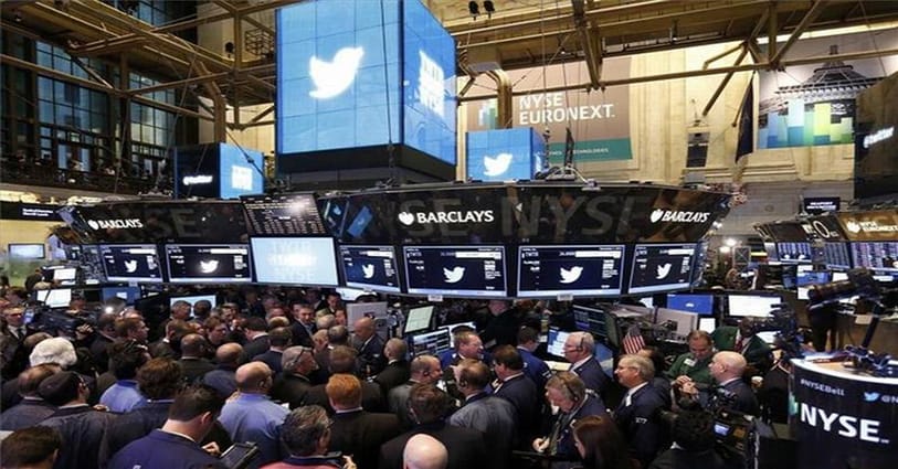 Acciones de Twitter caen tras suspender cuenta de Donald Trump