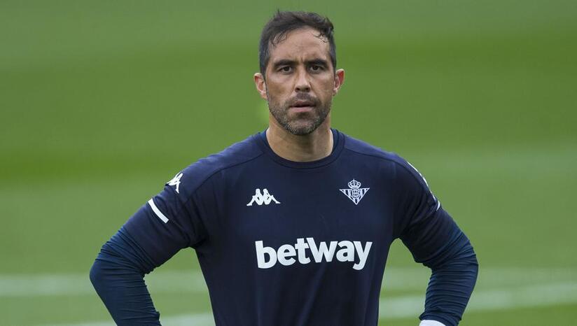Claudio Bravo sufrió nueva lesión en la práctica del Real Betis