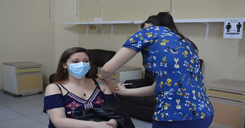Covid-19: Inició segundo proceso de vacunación a funcionarios de la salud en el Biobío