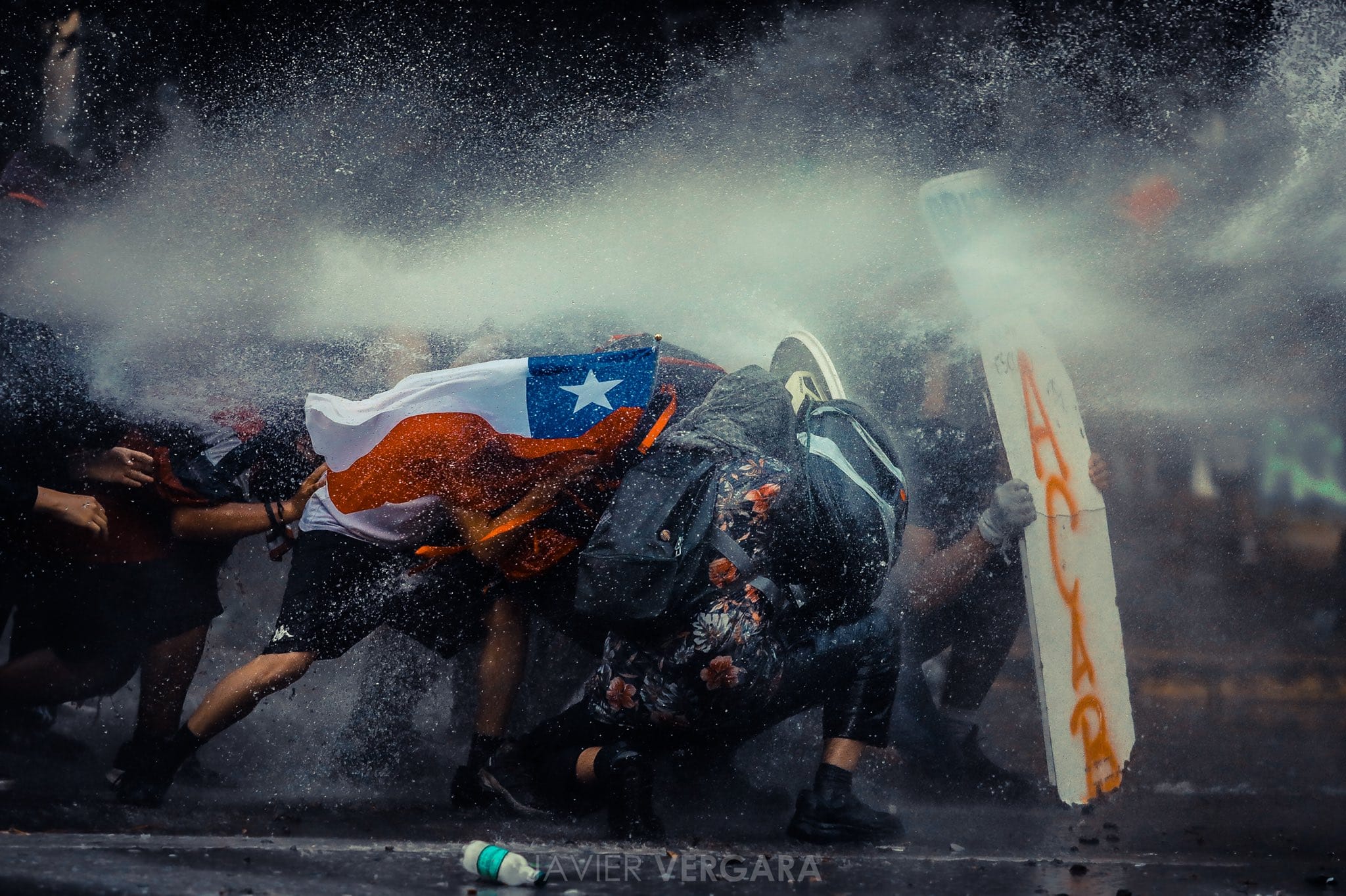 Fotógrafo de Talcahuano gana concurso Picture of the Year Latinoamérica con foto del estallido social