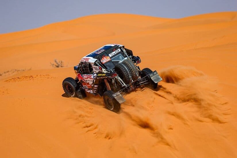 Chaleco López retoma la punta de los vehículos ligeros en Dakar 2021