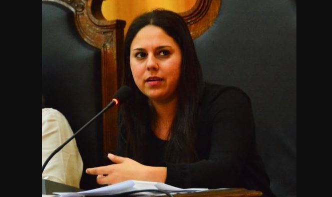Fabiola Troncoso presenta renuncia al concejo penquista para postular a Convención Constituyente