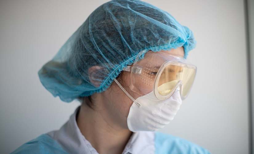 UCI a tope: El relato de los héroes y heroínas que combaten la pandemia en el Hospital Regional de Concepción