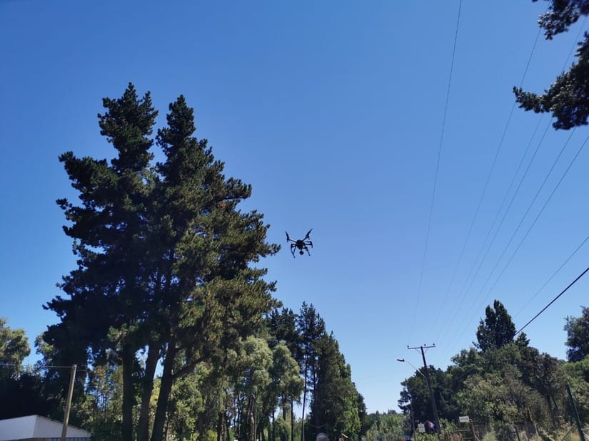 Dron descubrió a más de 30 personas violando cuarentena en Laja: Estaban en camping clandestino