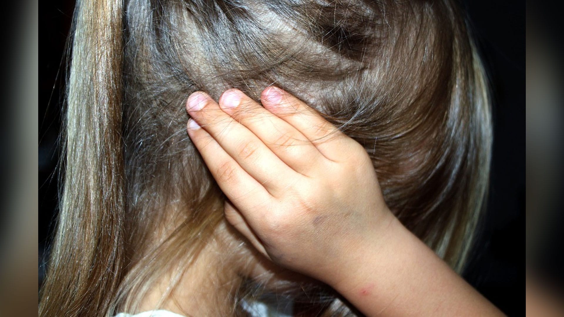 Muere niña que rogó no ser atendida por médicos tras brutales maltratos físicos de su familia
