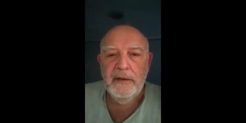 Médico argentino a cargo de pacientes con Covid-19 renunció culpando a los jóvenes