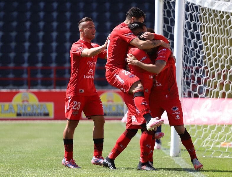 Ñublense está a 3 puntos de consolidar el campeonato y su retorno a Primera división