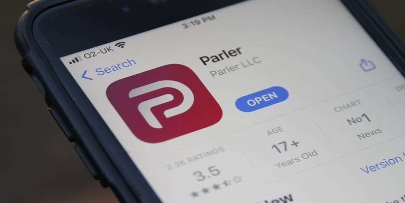 Parler: Red social usada por seguidores de Trump fue vetada por Amazon