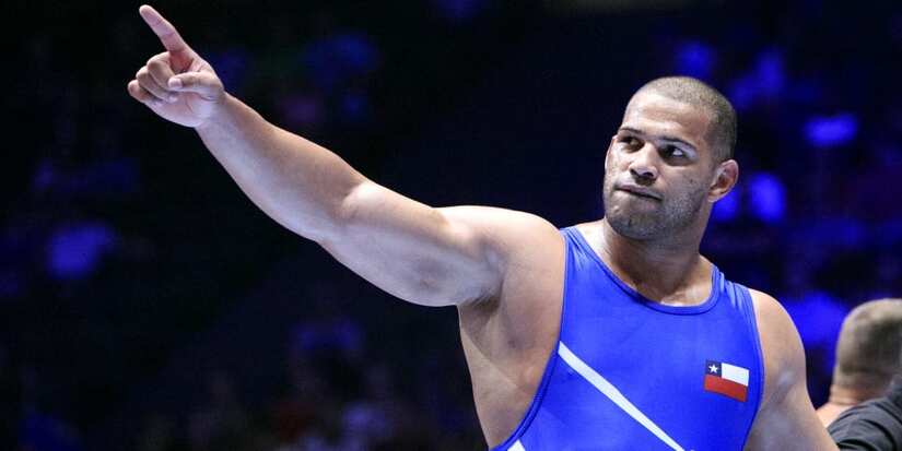 Yasmani Acosta logró el oro en Gran Prix de lucha en Francia