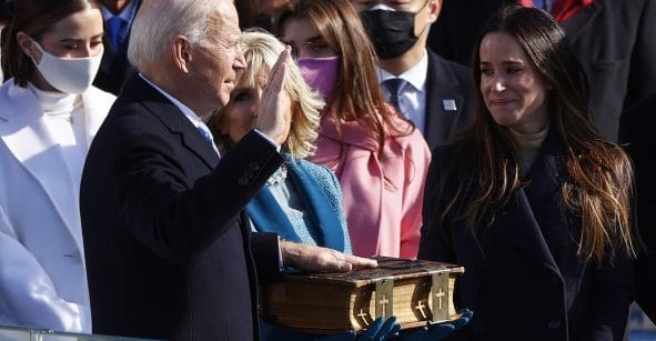 ¿Y esa biblia tan antigua? La historia tras reliquia sobre la cual Biden juró como presidente
