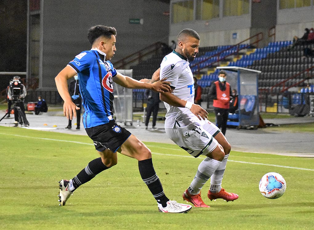 Huachipato más cerca de la Copa Sudamericana tras contundente victoria ante Wanderers