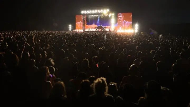 Neozelandeses asisten al concierto más masivo desde que comenzó la pandemia