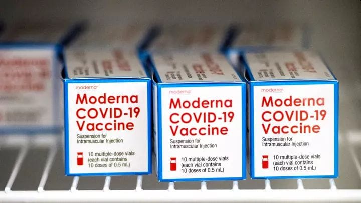 Arrestan a farmacéutico que descongeló deliberadamente 500 dosis de vacunas en Estados Unidos