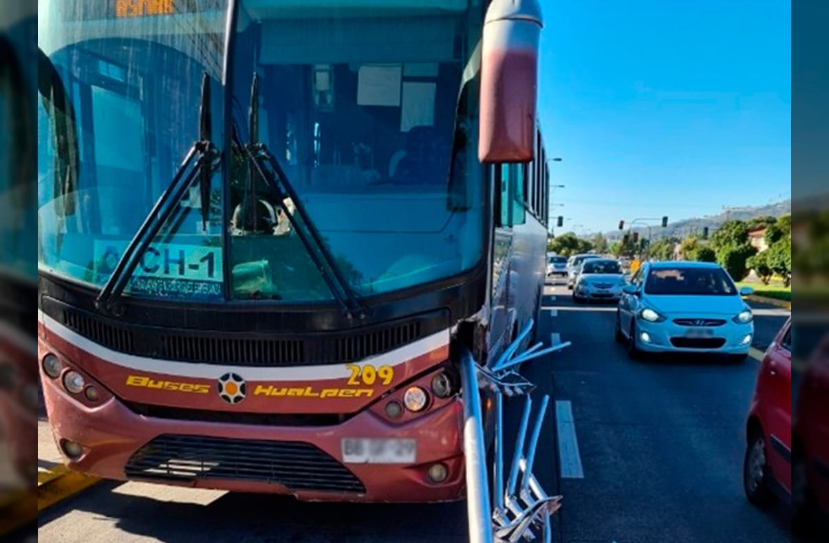 Choque de bus con barrera vehicular reveló constante falta en corredor de transporte público de Chiguayante