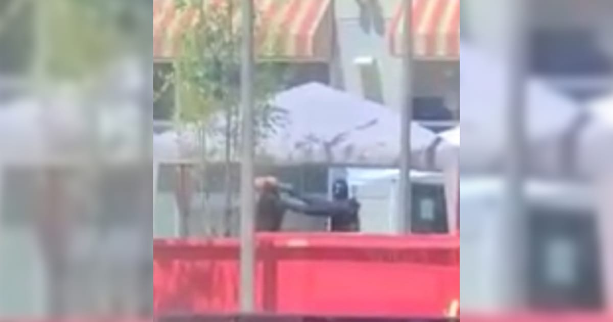 Robo en una tienda del Mall Plaza Oeste en Santiago termino con la toma de un rehén