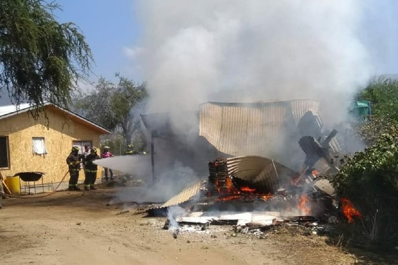 Avioneta cayó sobre una vivienda en Curacaví